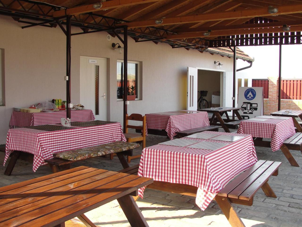 Coffeecamp-Kovilj Otel Dış mekan fotoğraf